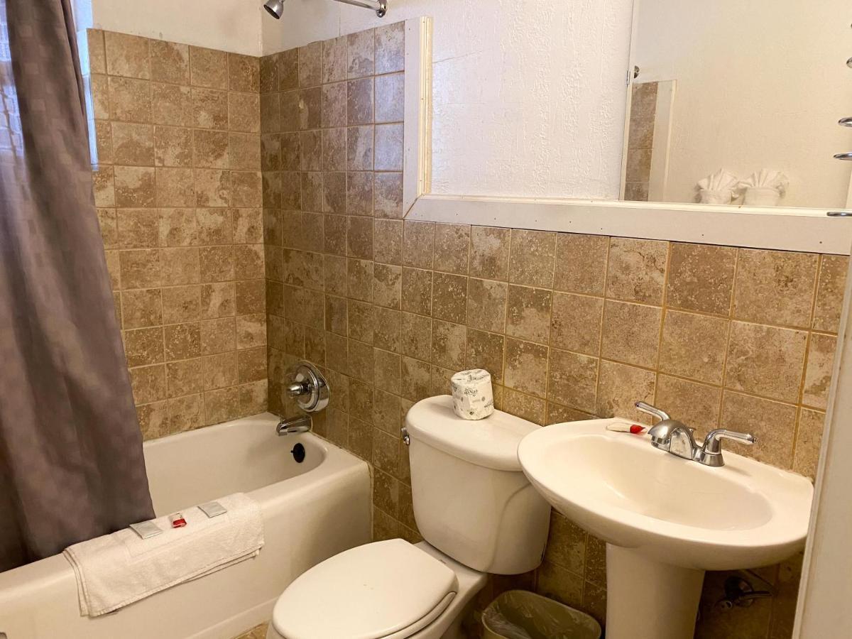Guest Ranch Motel Шайен Екстериор снимка